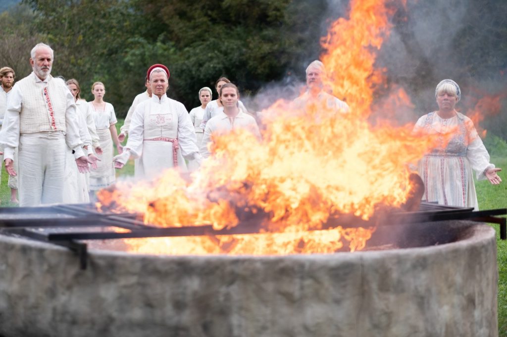 Midsommar O Mal N o Espera A Noite filme Livr logos